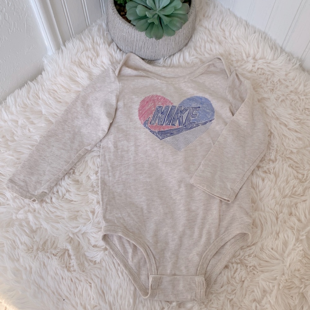 😍3 for $15💗18 Months Baby Girl bodysuit pajamas